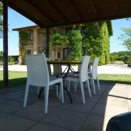 In Mit Grill, Gemeinschaftlichem Pool Und Garten