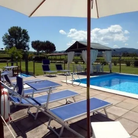 In Mit Grill, Gemeinschaftlichem Pool Und Garten 公寓 *