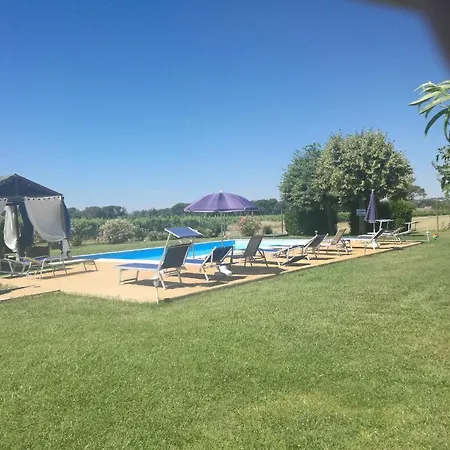 公寓 In Mit Grill, Gemeinschaftlichem Pool Und Garten 托尔吉亚诺